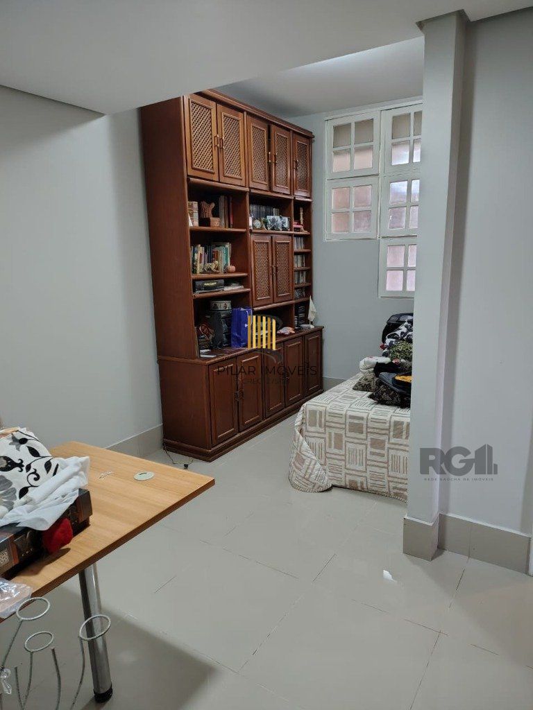 Casa sobrado com 300m² na Vila Nova de 3 dormitórios e 4 vagas