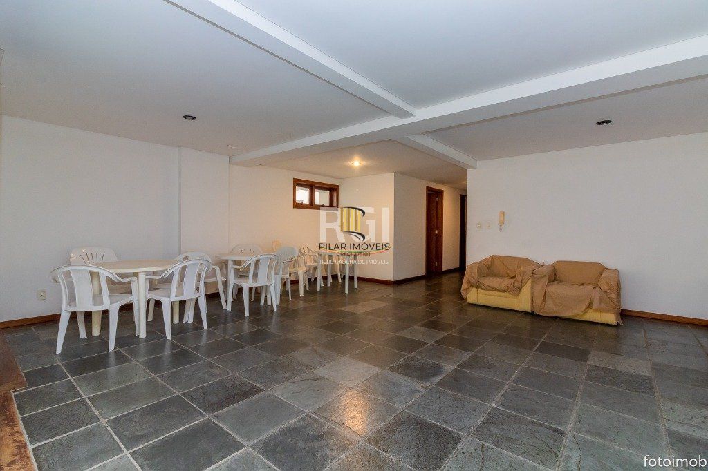 Cobertura para Venda - 248.34m², 3 dormitórios, sendo 1 suites, 3 vagas - Petrópolis