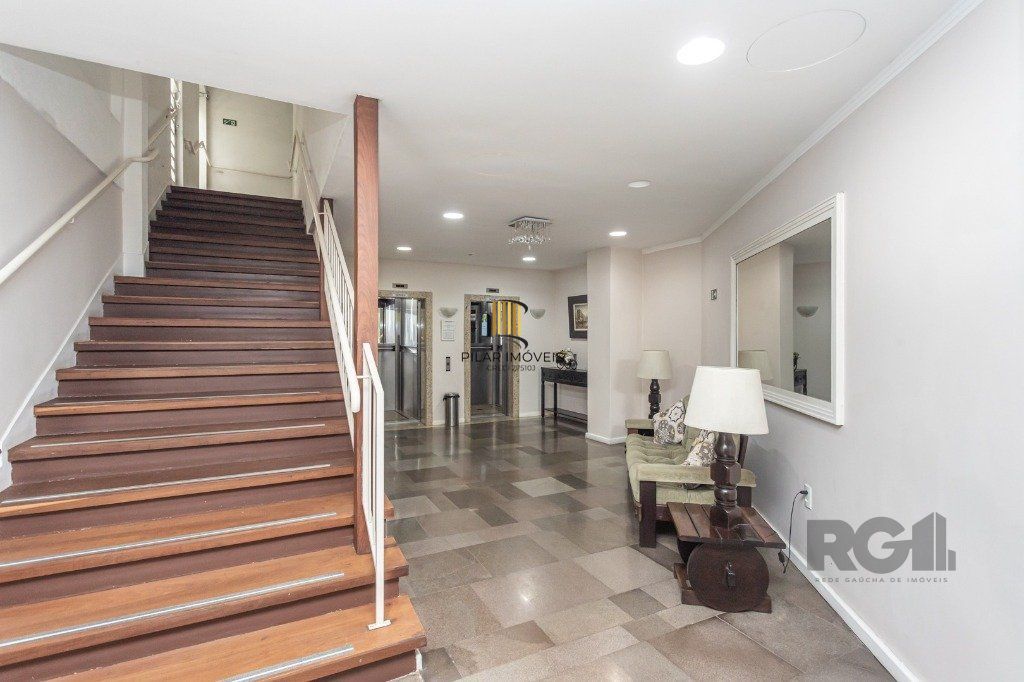 Apartamento no bairro Floresta de 3 dormitórios e vaga DESOCUPADO