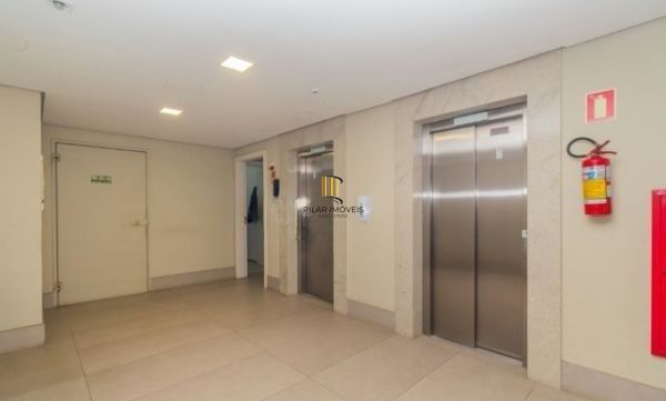 Apartamento de 2 dormitórios e 2 vagas DESOCUPADO