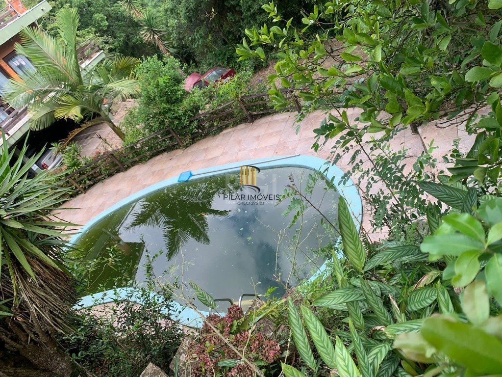 Terreno de 5.280 m², com 3 casas, no bairro Ponta Grossa, em Porto Alegre.