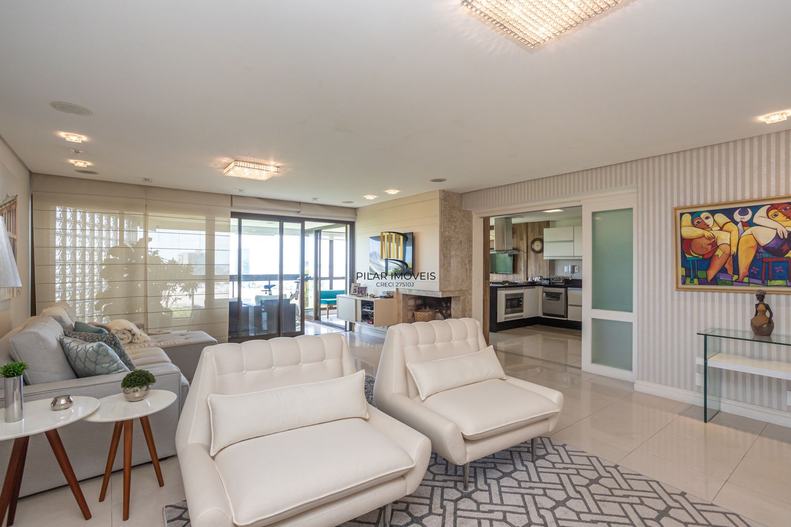 COBERTURA MOBILIADA COM VISTA PARA O GUAÍBA