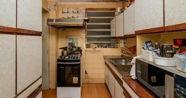Apartamento no bairro Tristeza de 2 dormitórios e dependência