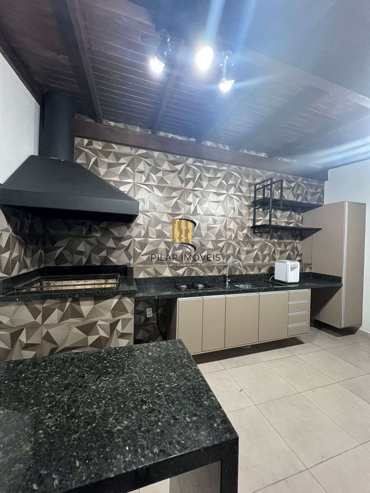 Casa sobrado em Gravatai de 3 dormitórios e 2 vagas