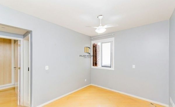 Apartamento no Passo D'areia de 2 dormitórios e 2 vagas DESOCUPADO