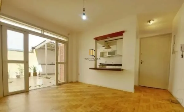 Apartamento Térreo com pátio no Menino Deus de 1 dormitório DESOCUPADO