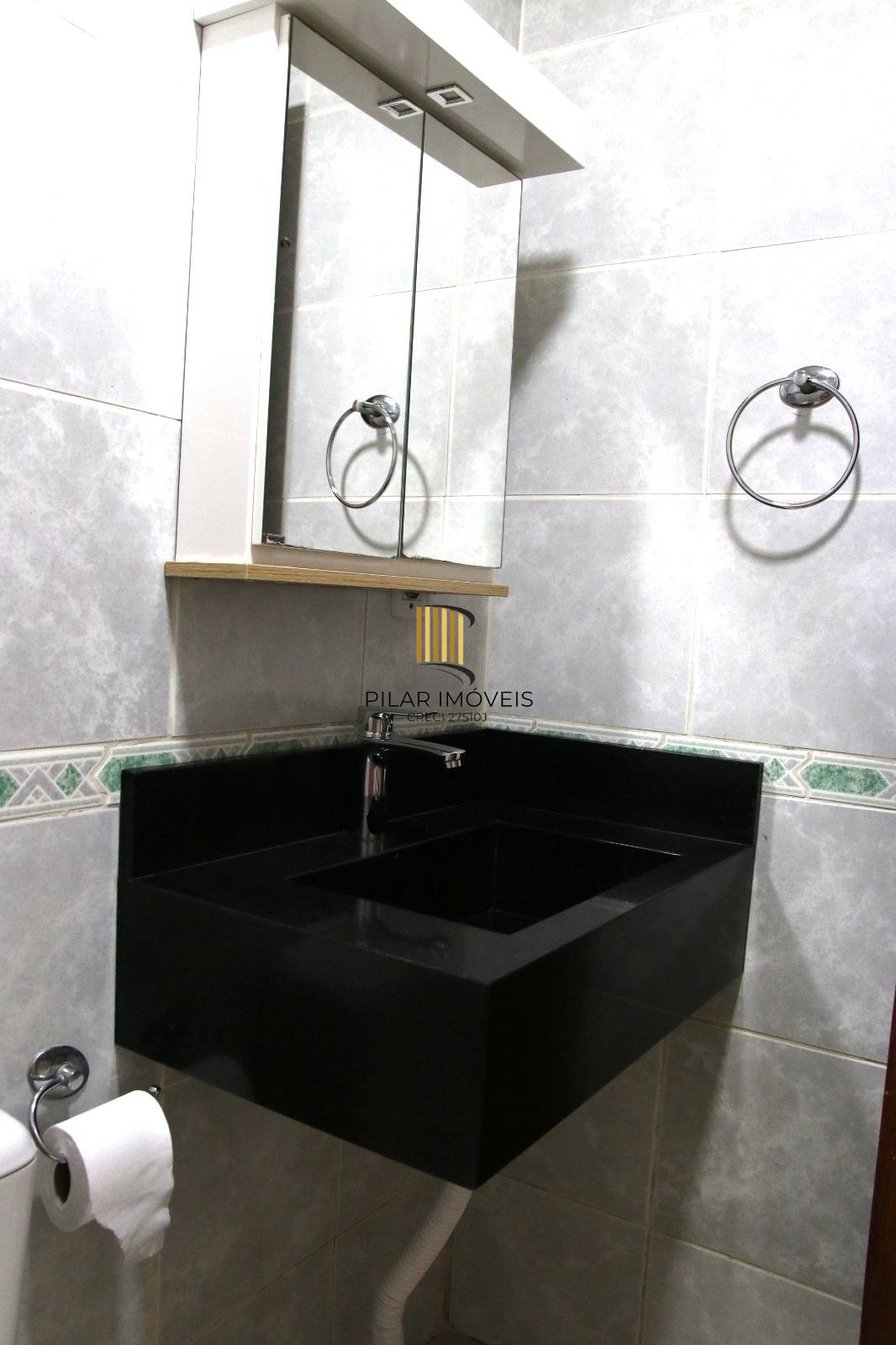 Casa sobrado na Hípica de 2 dormitórios e 2 vagas