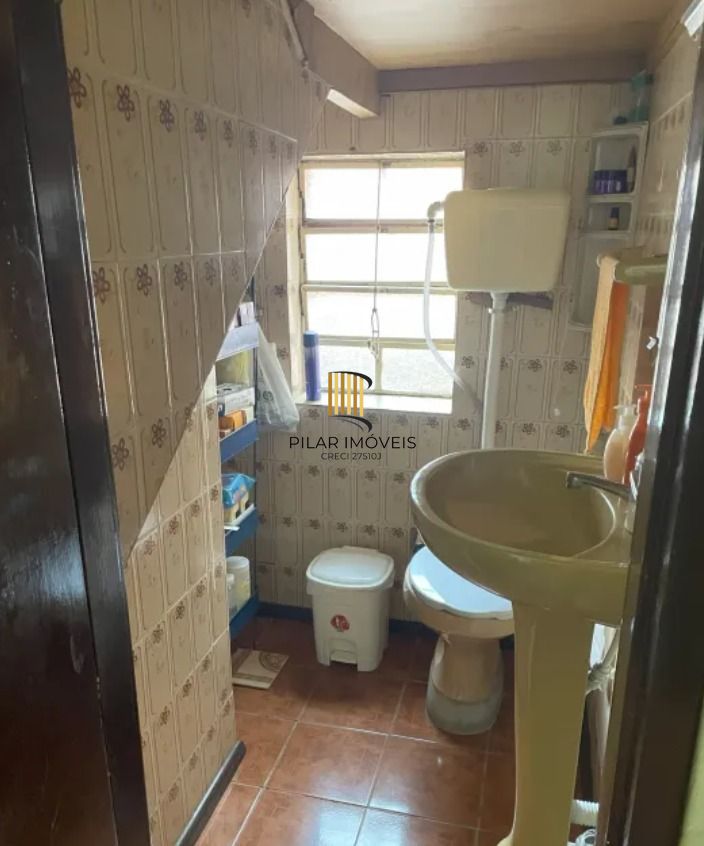 Casa 7 dormitórios 2 vagas de garagem no bairro Petrópolis