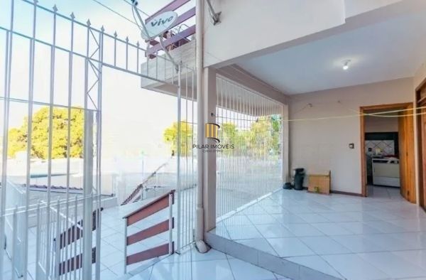 Casa / sobrado no bairro Jardim Itu de 3 dormitórios e pátio com piscina