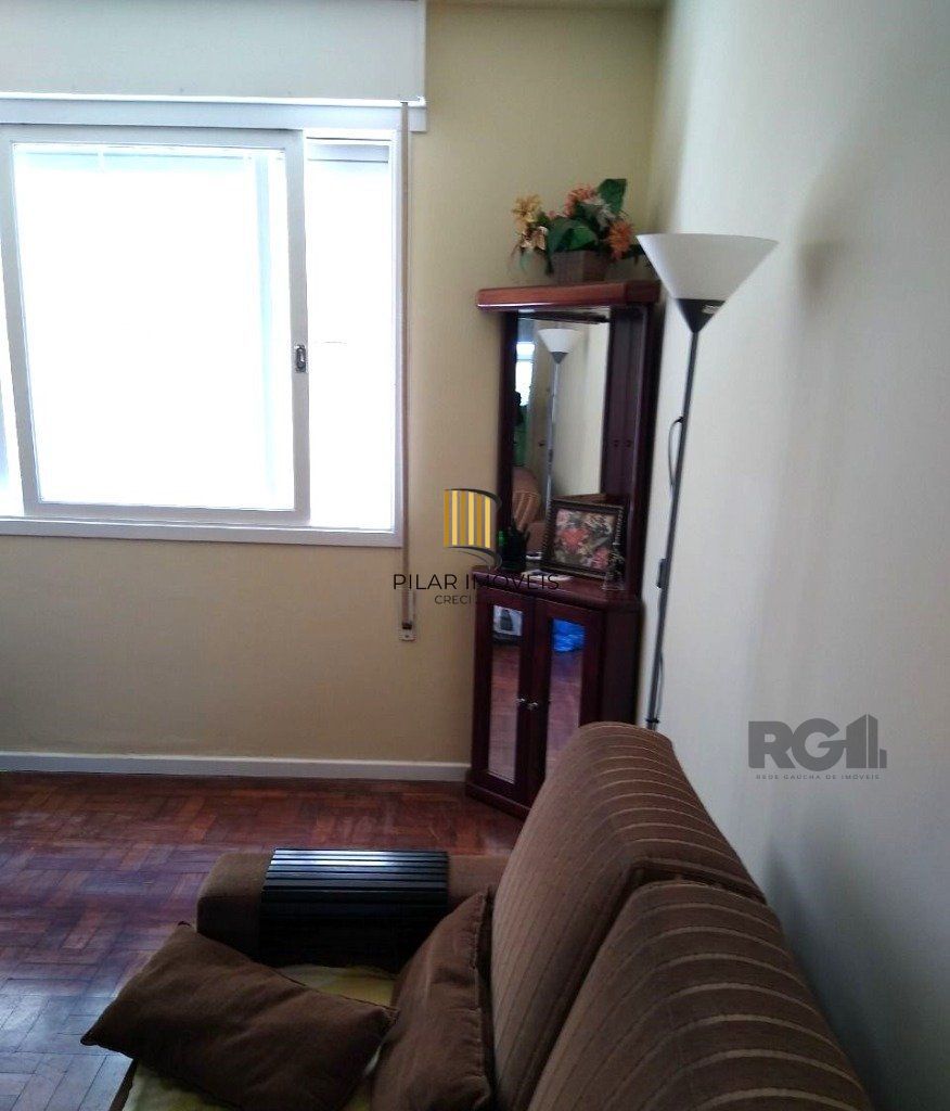 Apartamento no Petrópolis de 2 dormitórios e 2 vagas