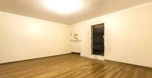 Casa sobrado no bairro Auxiliadora de 5 dormitórios e 4 vagas