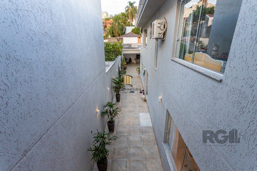 Casa sobrado no bairro Santo Antônio de 4 dormitórios e 3 vagas