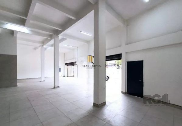 Libertas imobiliária aluga loja na Av. Assis Brasil com 530m²-Passo D`areia