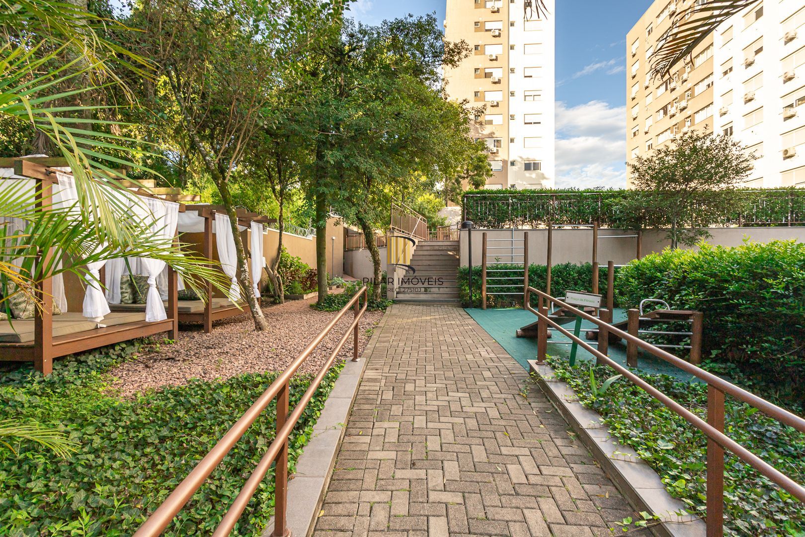 Apartamento no bairro Teresópolis de 2 dormitórios vaga e infra