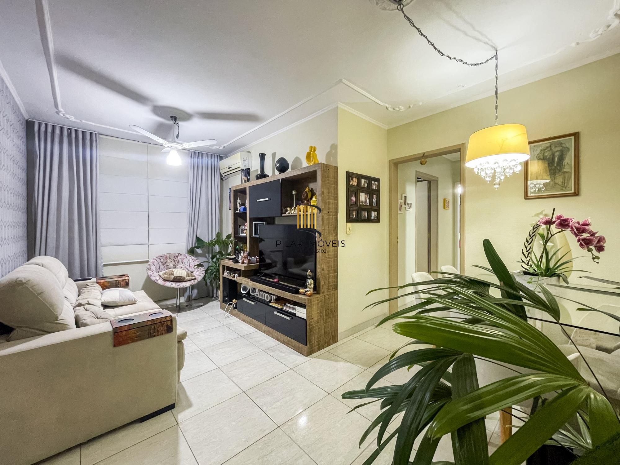 Apartamento no bairro Cristal de 2 dormitórios e vaga