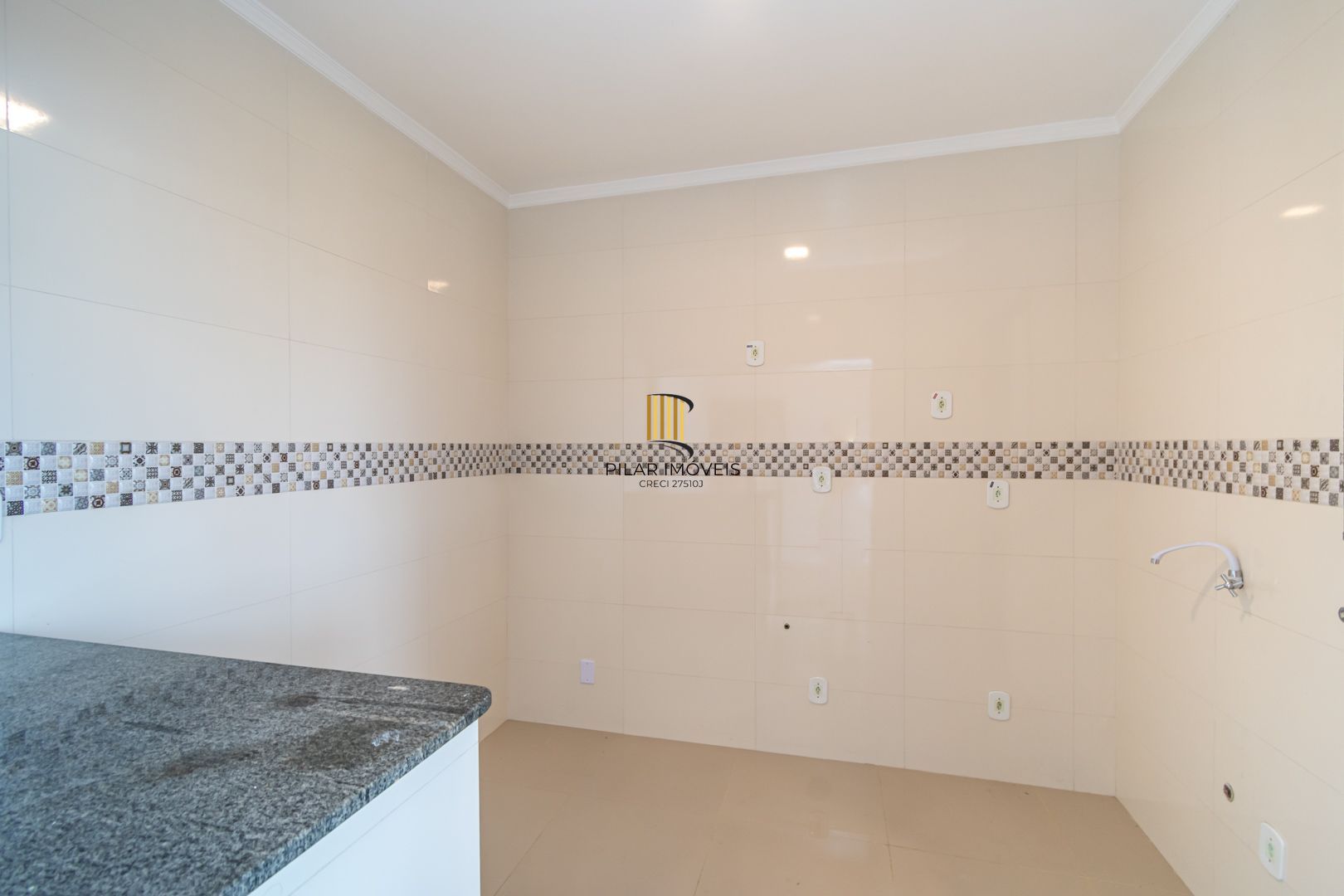 Apartamento 2 dormitorios, no Menino Deus reformado