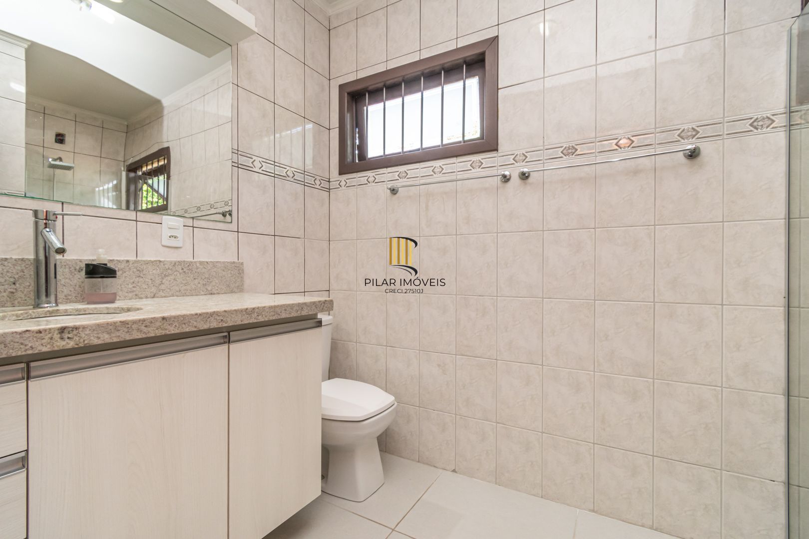 Casa 03 dormit (suíte e closet) e 4 vagas, na Vila Ipiranga, em Porto Alegre, RS