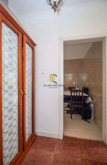 Apartamento TÉRREO com pátio no Menino Deus de 2 dormitórios e vaga rotativa