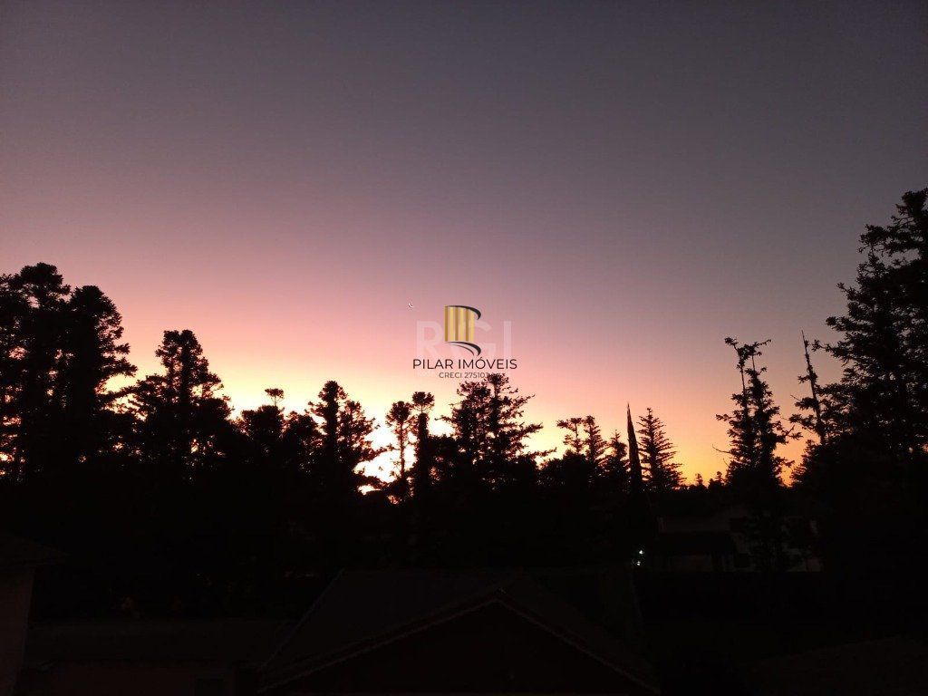 APTO SEMI MOBILIADO NO CENTRO DE GRAMADO, com lareira , sacada , churrasqueira