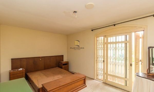 CASA DESOCUPADA E SEMI MOBILIADA, COM SUÍTE MASTER, SACADA, VISTA PANORÂMICA, EM AMPLO TERRENO NO SANTA TEREZA