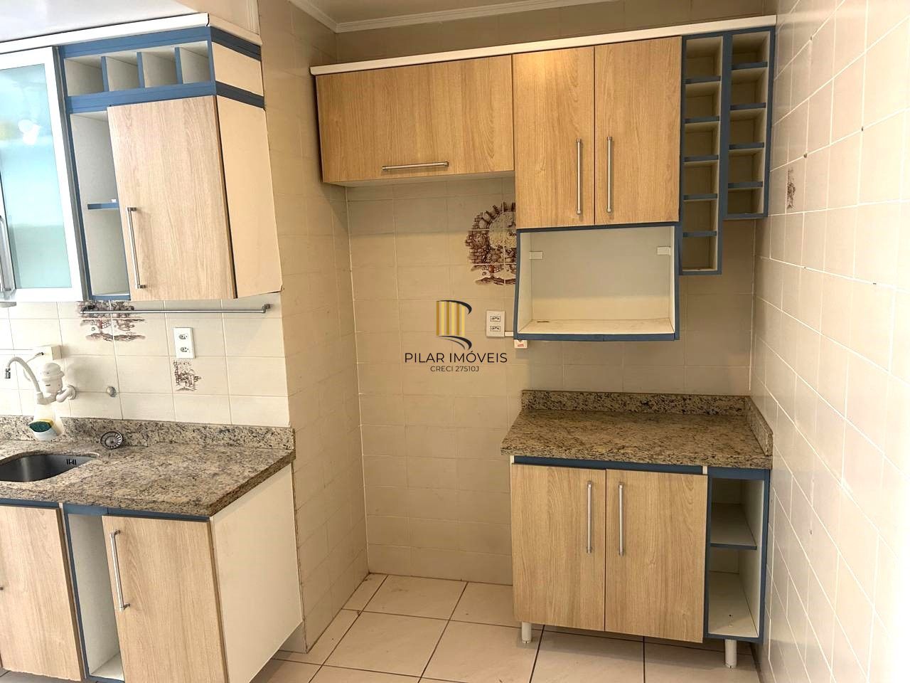 Apartamento no Cristal de 2 dormitórios, dependência e vaga