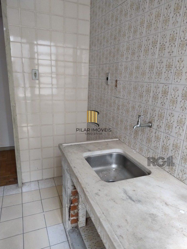 CASA MISTA COMERCIAL NO TÉRREO E RESIDENCIAL EM CIMA