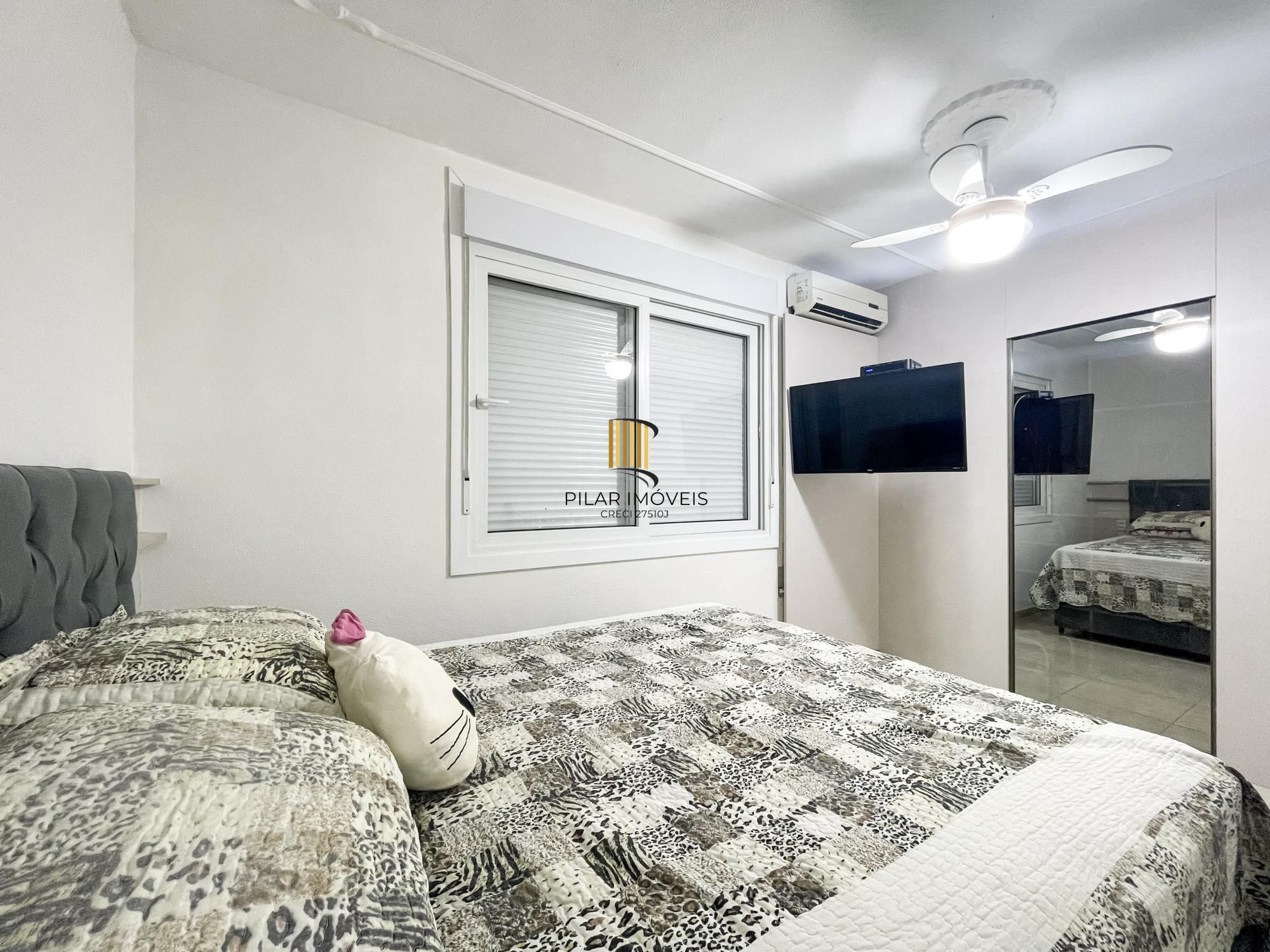 Apartamento no bairro Cristal de 2 dormitórios e vaga