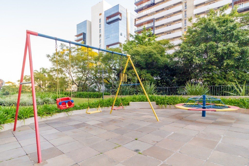 Apartamento para Venda - 138m², 3 dormitórios, sendo 1 suites, 1 vaga - Petrópolis