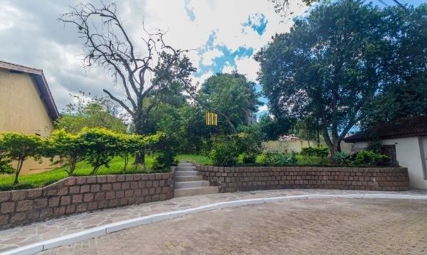 Casa em condomínio no bairro Santo Antômnio de 4 dormitórios e 2 vagas