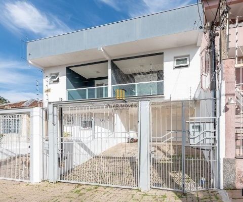 Casa sobrado no bairro Vila Ipiranga de 3 dormitórios e 2 vagas