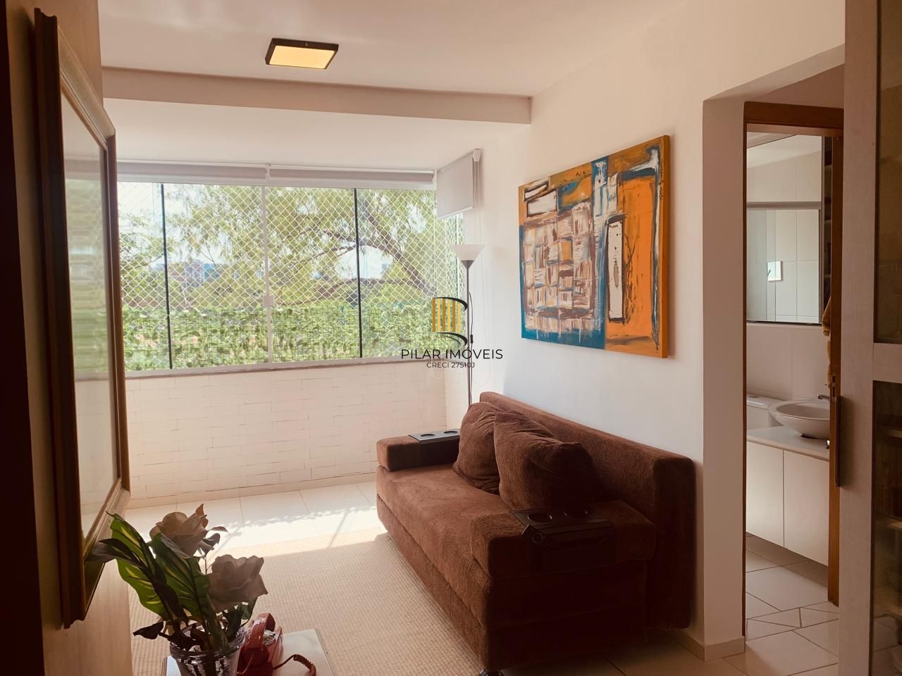 Apartamento no bairro Camaquã de 2 dormitórios vaga e infra