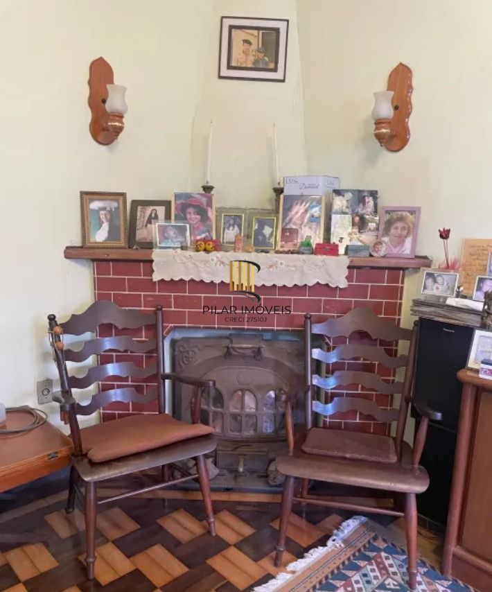 Casa 7 dormitórios 2 vagas de garagem no bairro Petrópolis