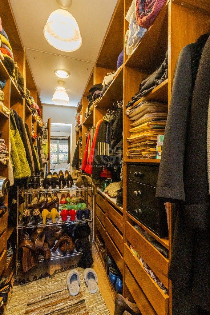 Apartamento para Venda - 138m², 3 dormitórios, sendo 1 suites, 1 vaga - Petrópolis