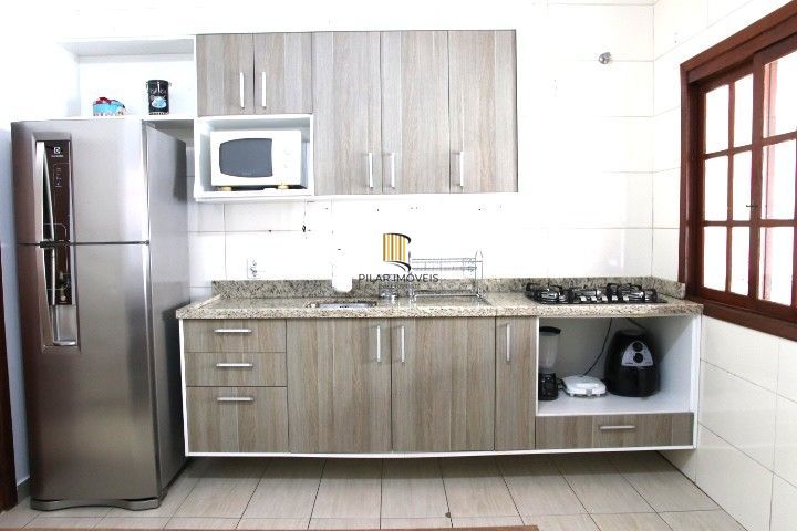 Casa sobrado na Hípica de 2 dormitórios e 2 vagas