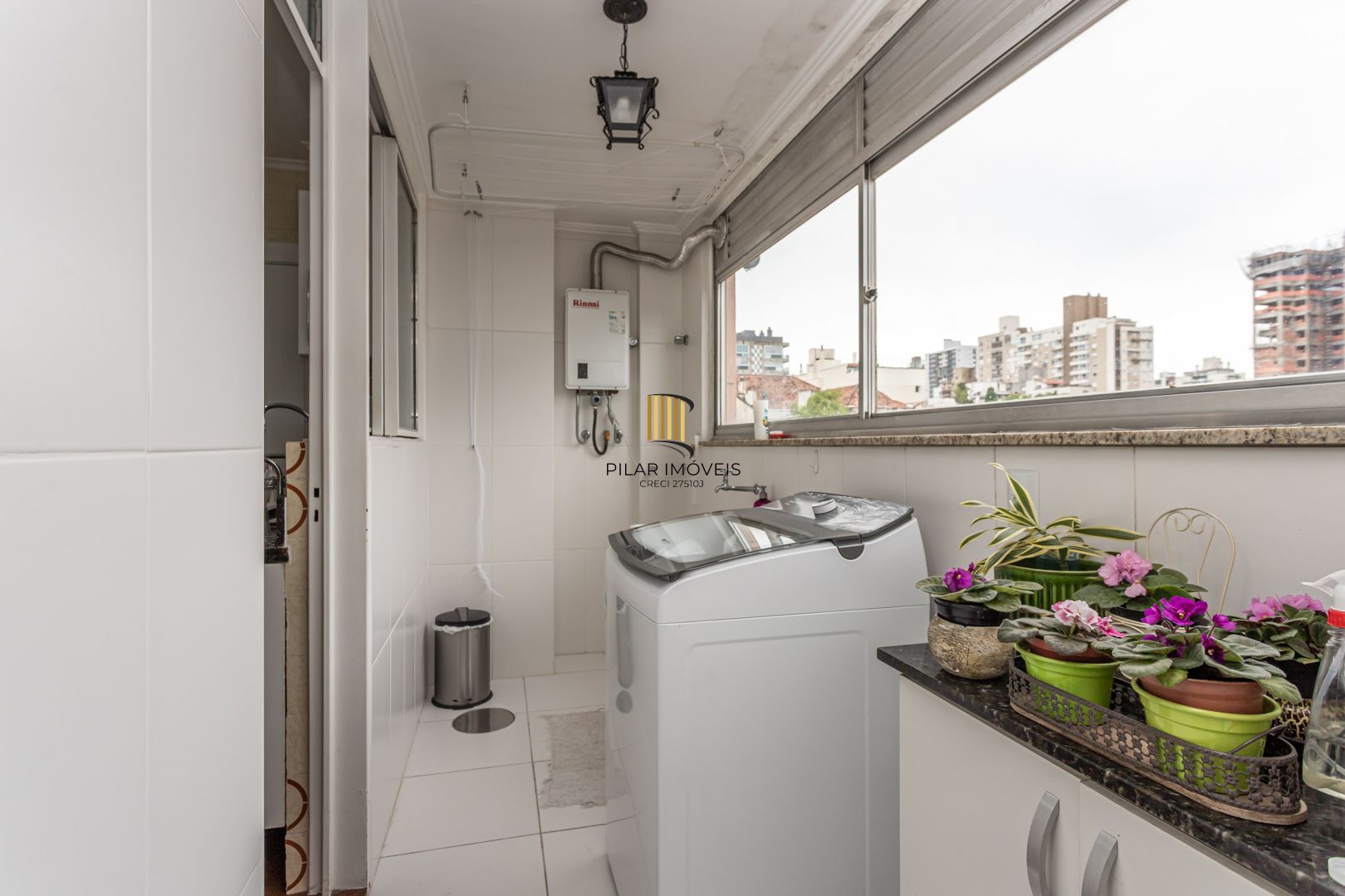 3 DORMITÓRIOS SEMI MOBILIADO NA CORTE REAL C/ELEVADOR E VAGA DE GARAGEM ESCRITURADA