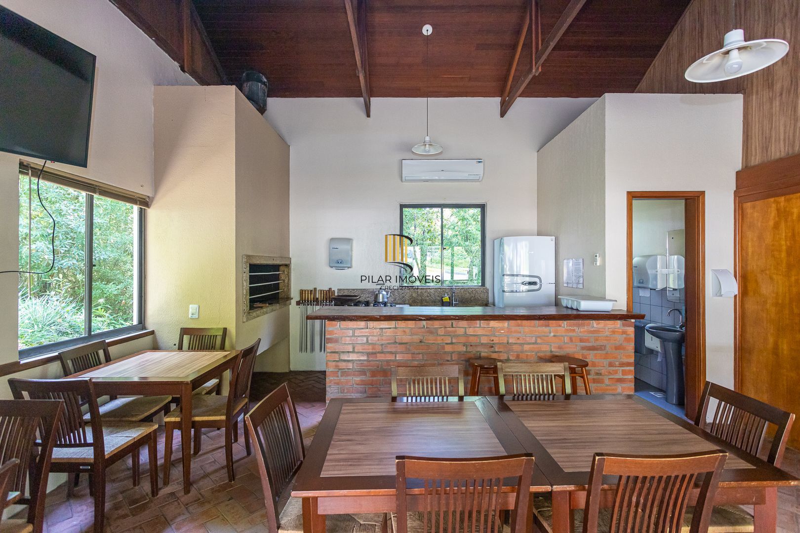 Apartamento diferenciado no bairro Nonoai de 3 dormitórios  2 vagas e infra