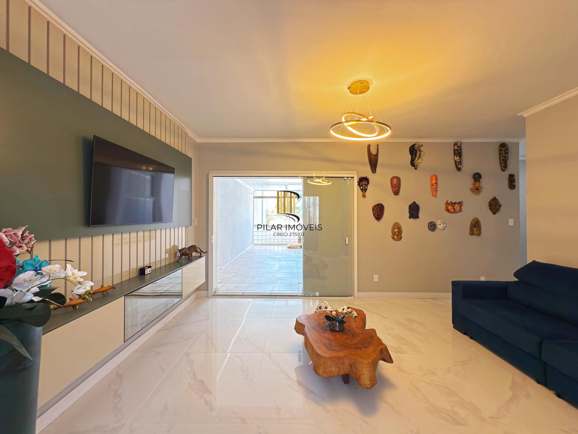 Casa 3 dormitórios no bairro Medianeira