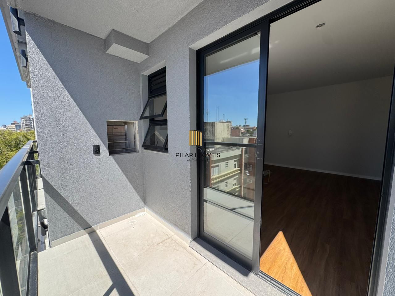 Apartamento de 2 dormitórios e vaga semi mobiliado em Canoas