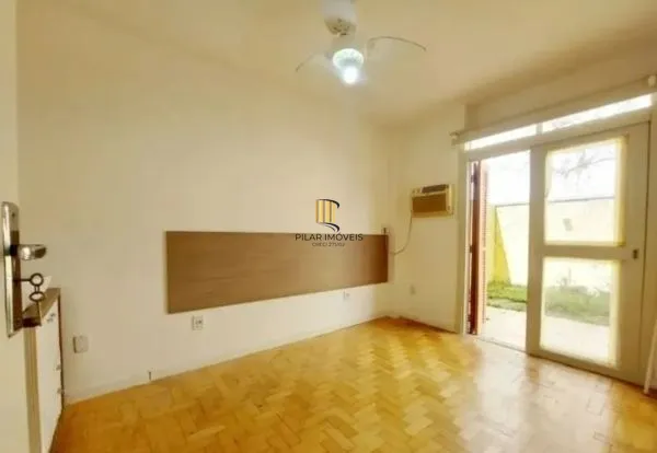 Apartamento Térreo com pátio no Menino Deus de 1 dormitório DESOCUPADO