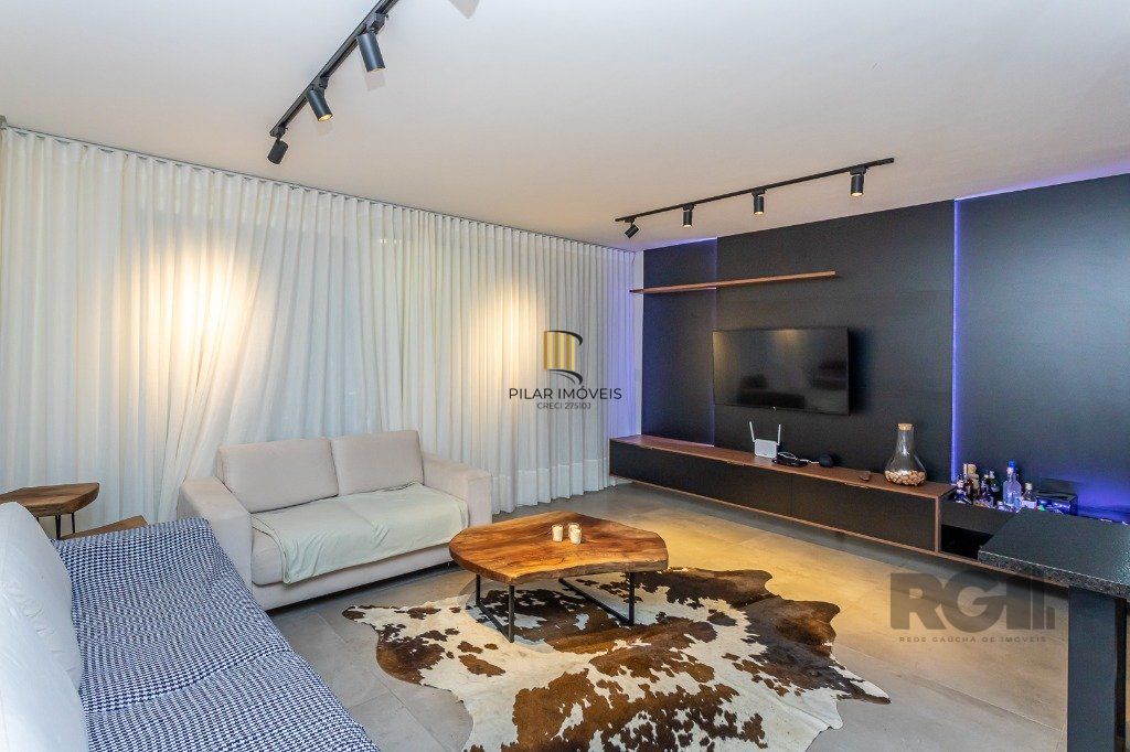 Apartamento DUPLEX no bairro Chácara das Pedras de 2 dormitórios e 2 vagas