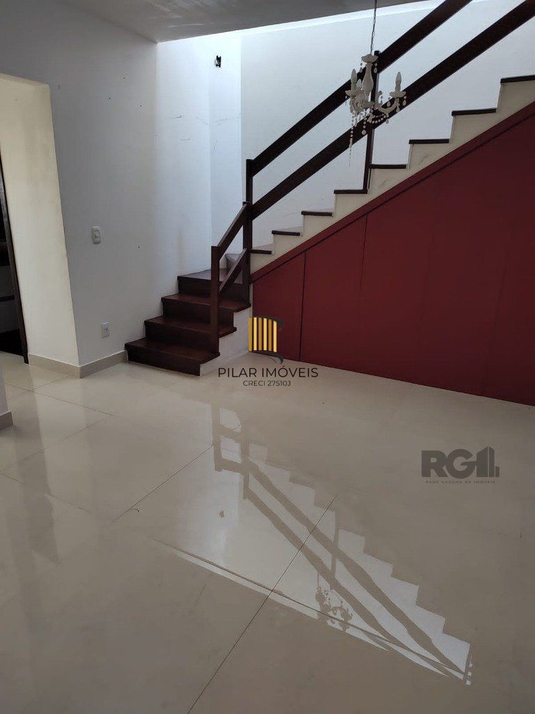 Casa sobrado no Verdes Campos de 3 dormitórios e 4 vagas
