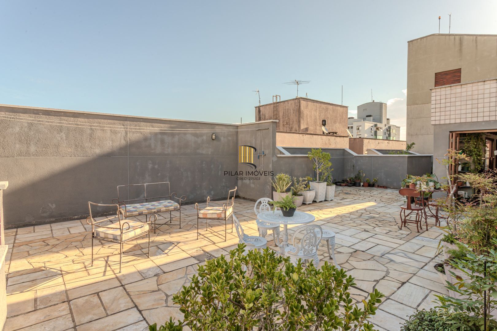 Cobertura duplex no bairro Petrópolis de 3 dormitórios vaga e terraço