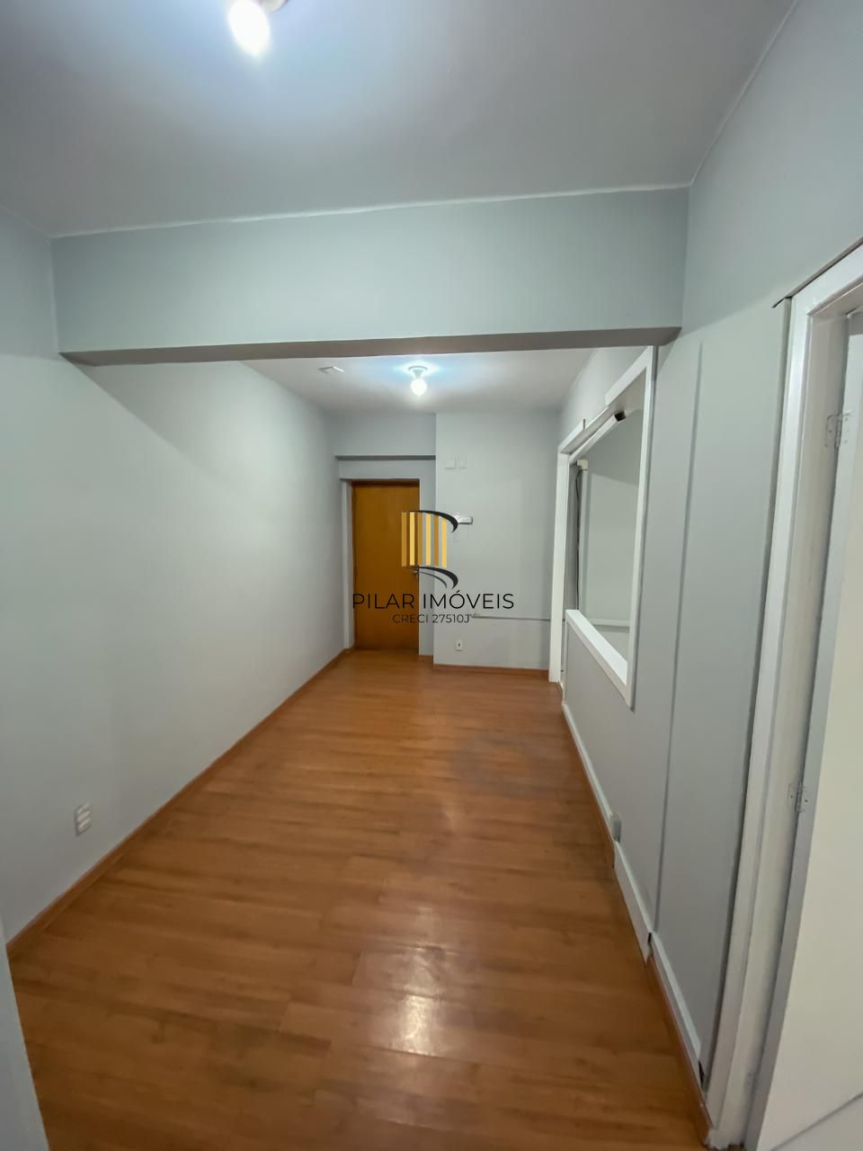 Sala comercial Andradas com terraço nos fundos