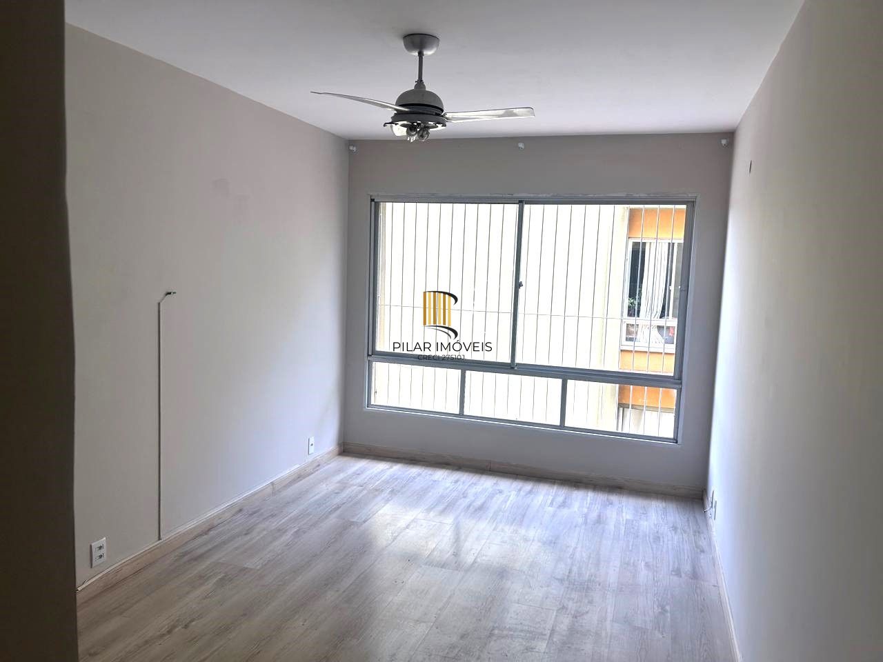 Apartamento no Cristal de 2 dormitórios, dependência e vaga
