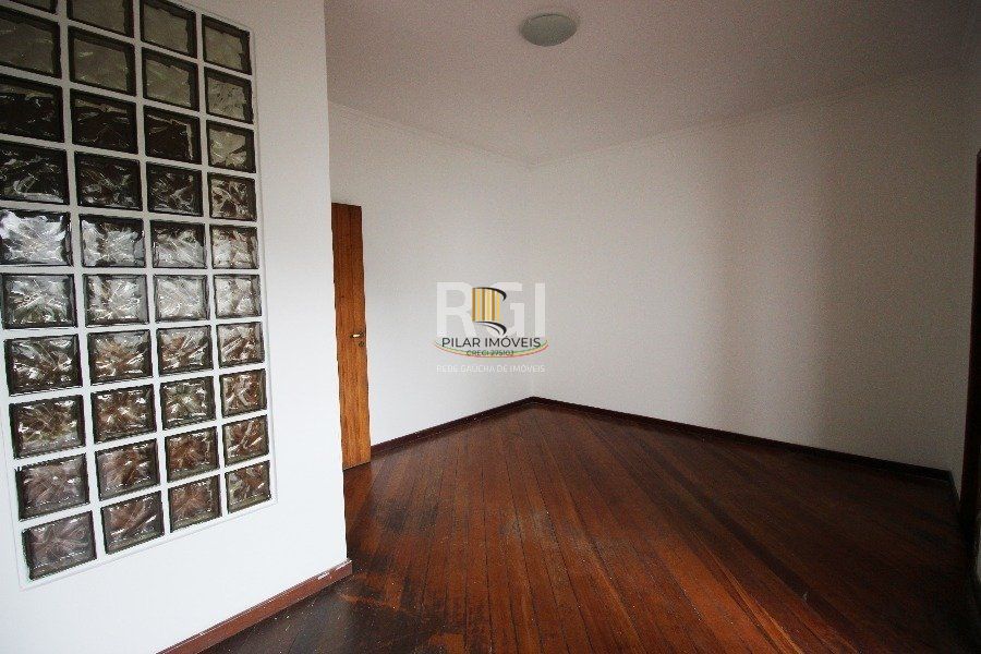 Casa para Venda - 280m², 3 dormitórios, 2 vagas - Petrópolis