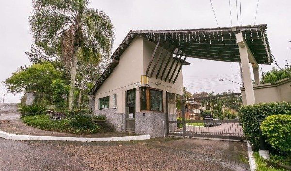 Casa sobrado na Lomba do Pinheiro com 4 dormitórios e 2 vagas - Pilar Imóveis