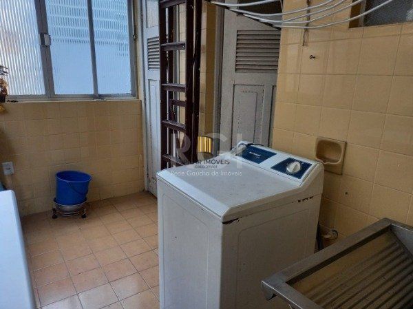 Apartamento no Bom Fim de 3 dormitórios frente com 103m²