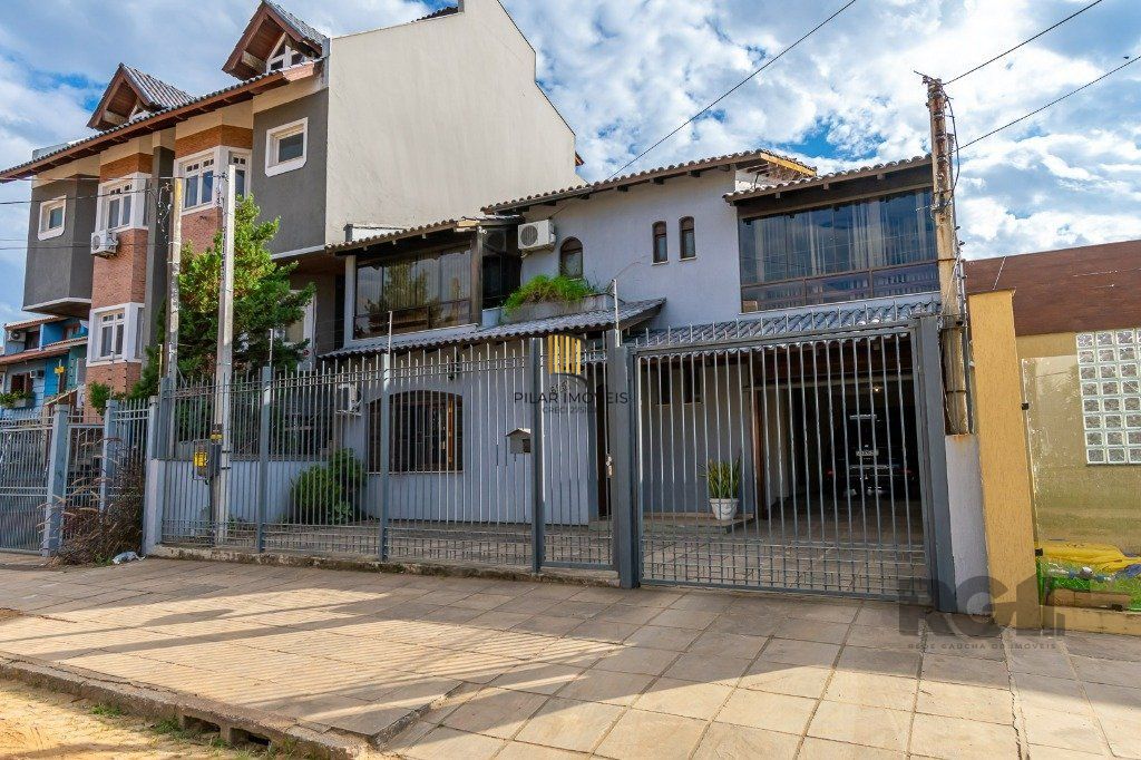 Casa 4 Dormitório(s) Bairro Jardim Planalto