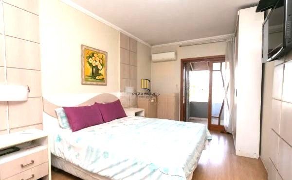 Casa sobrado no bairro Ecoville de 3 dormitórios e 4 vagas