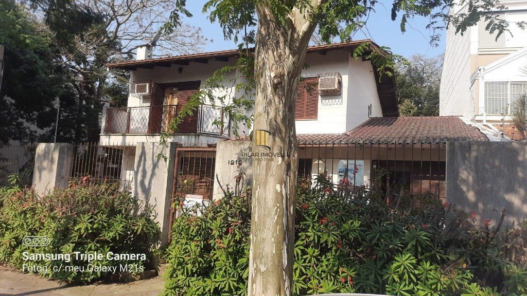 Casa 4 Dormitório(s) Bairro Nonoai